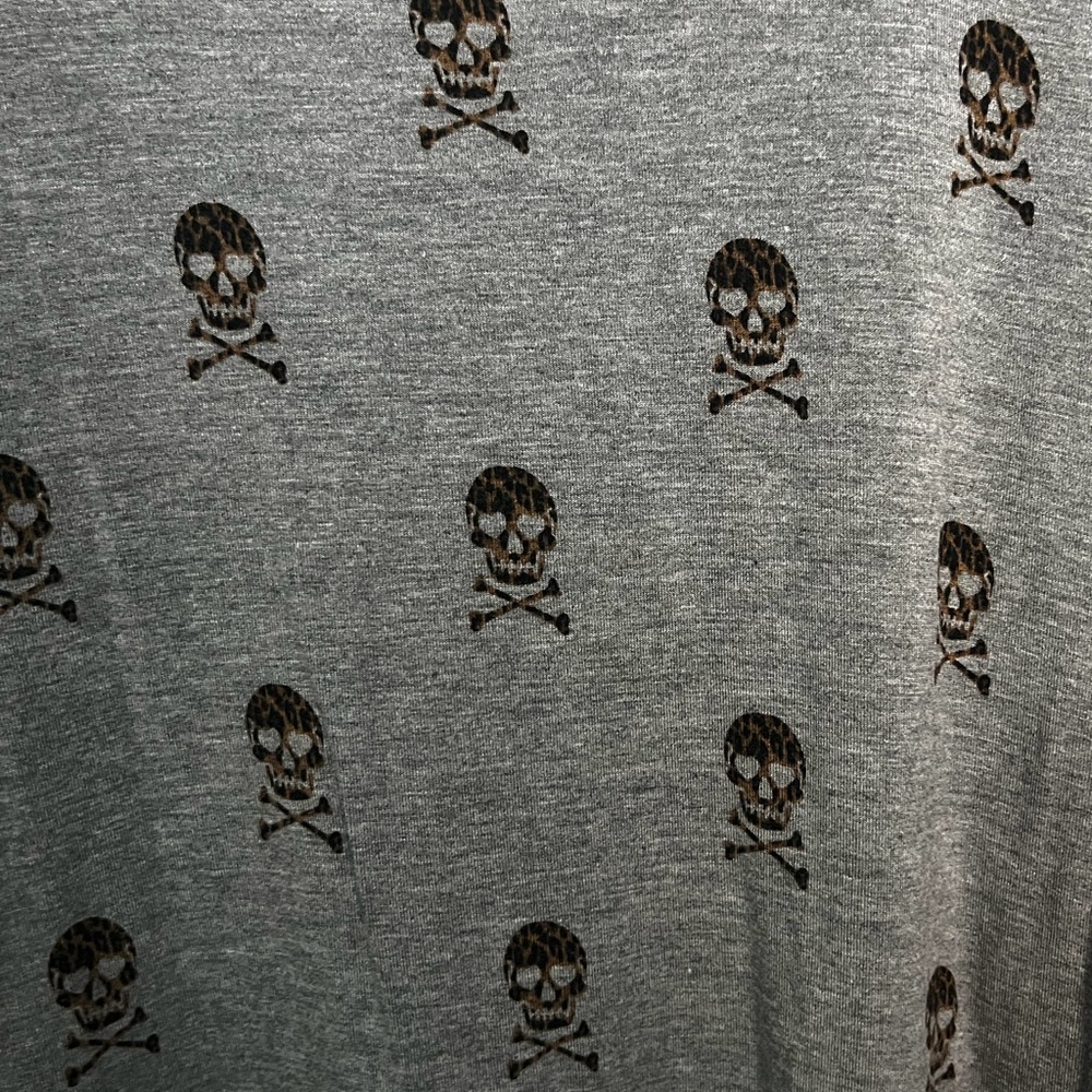Torrid Gray and Black Skull Raglan Tee - Picture 4 of 5